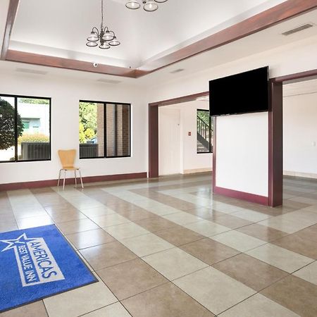 Americas Best Value Inn Стокбридж Экстерьер фото
