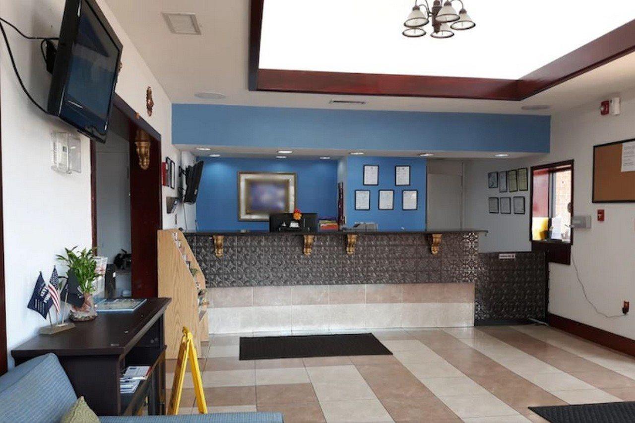 Americas Best Value Inn Стокбридж Экстерьер фото