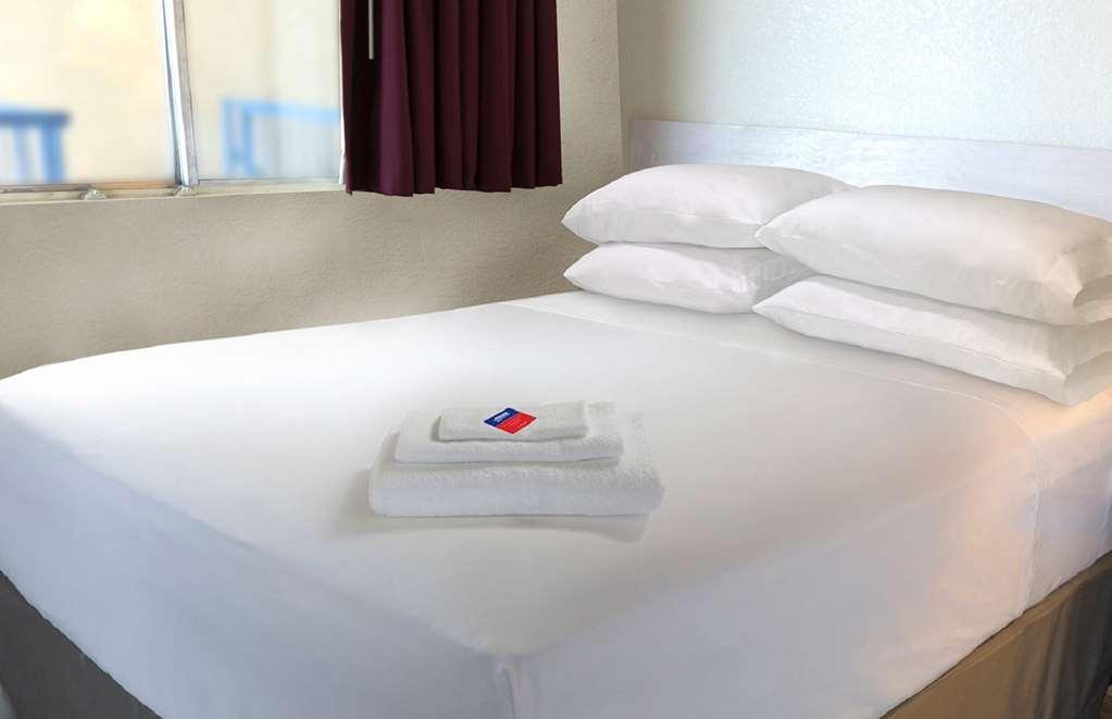 Americas Best Value Inn Стокбридж Номер фото