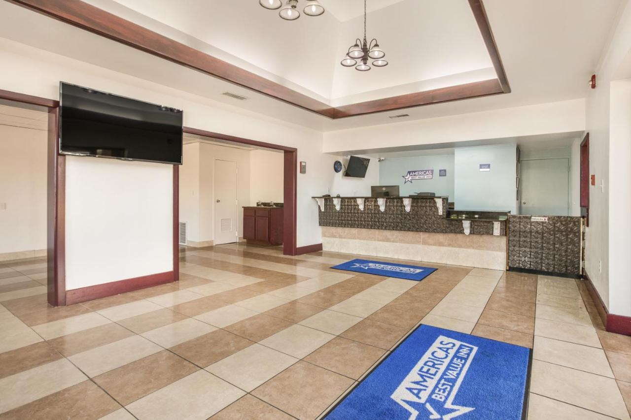 Americas Best Value Inn Стокбридж Экстерьер фото