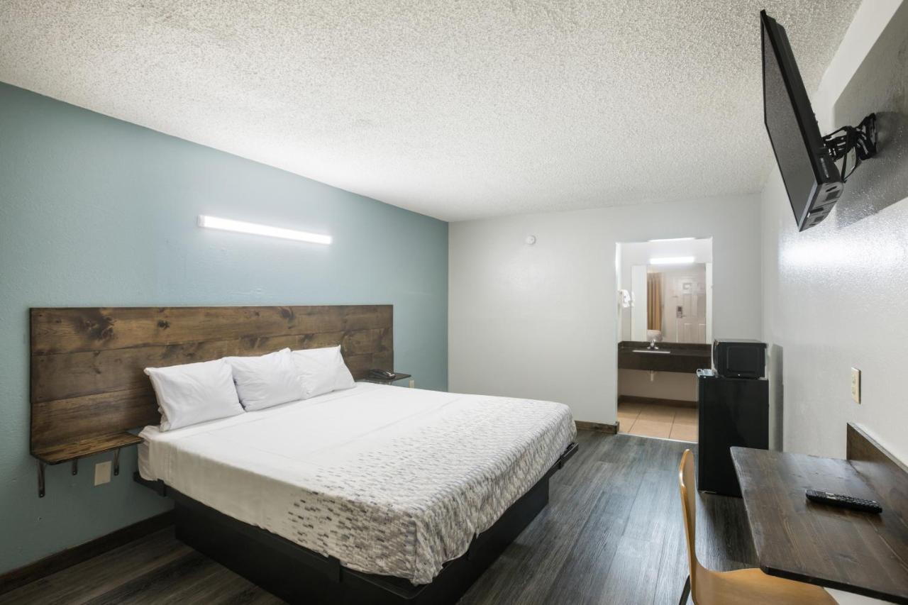 Americas Best Value Inn Стокбридж Номер фото