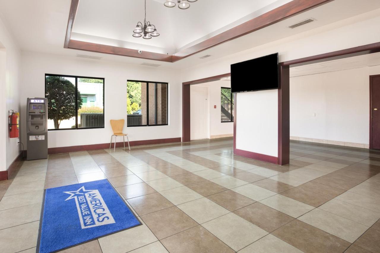 Americas Best Value Inn Стокбридж Экстерьер фото