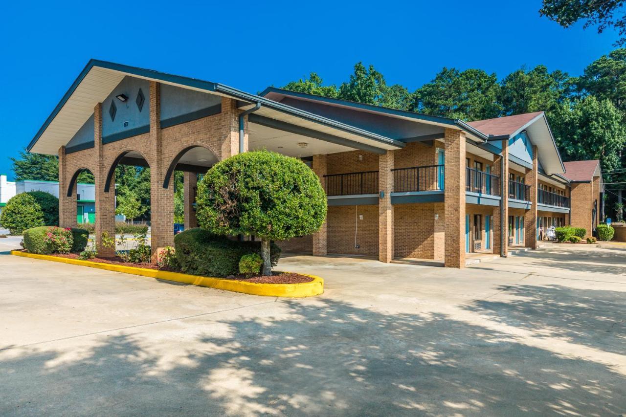 Americas Best Value Inn Стокбридж Экстерьер фото