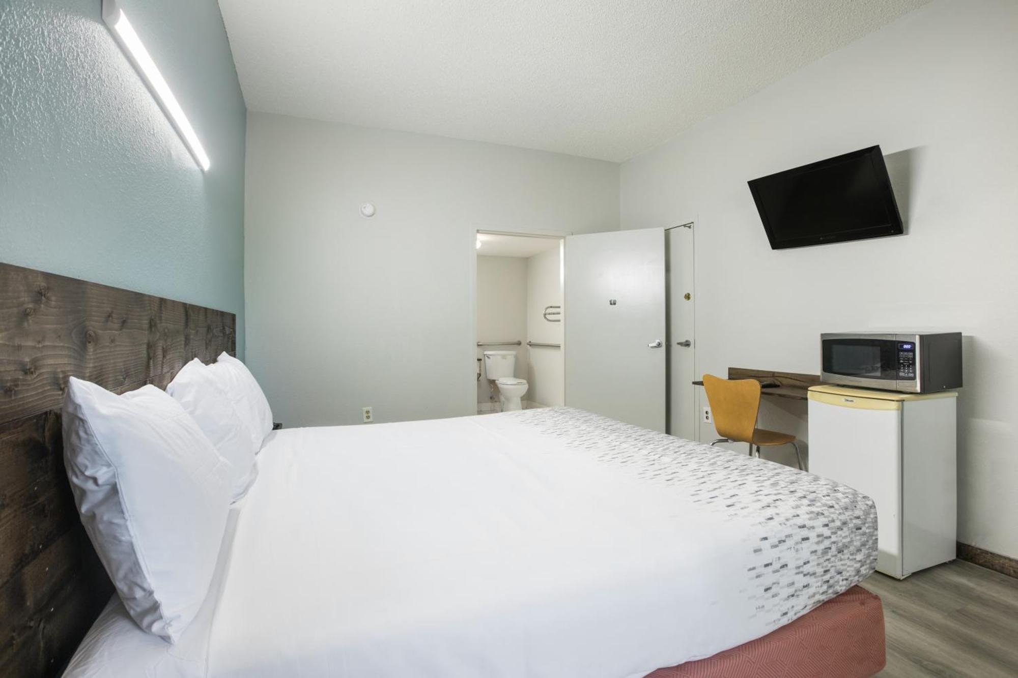 Americas Best Value Inn Стокбридж Номер фото