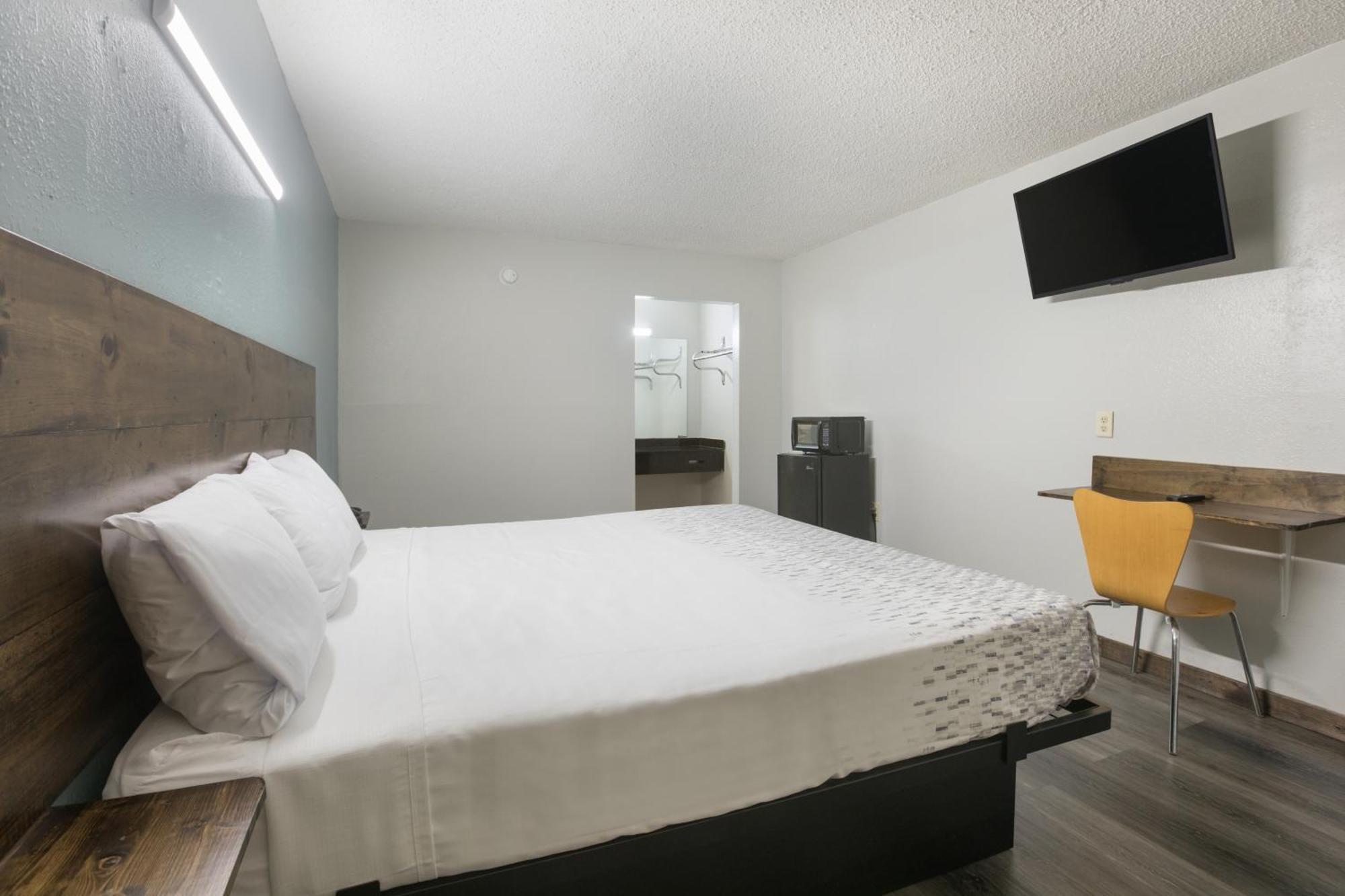 Americas Best Value Inn Стокбридж Номер фото