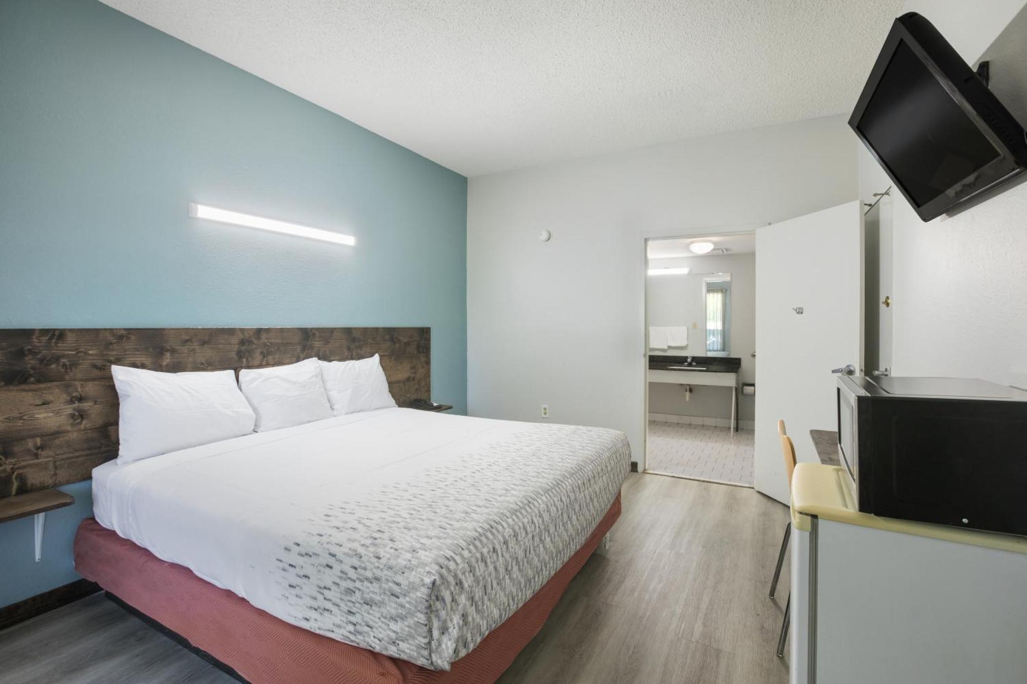 Americas Best Value Inn Стокбридж Номер фото