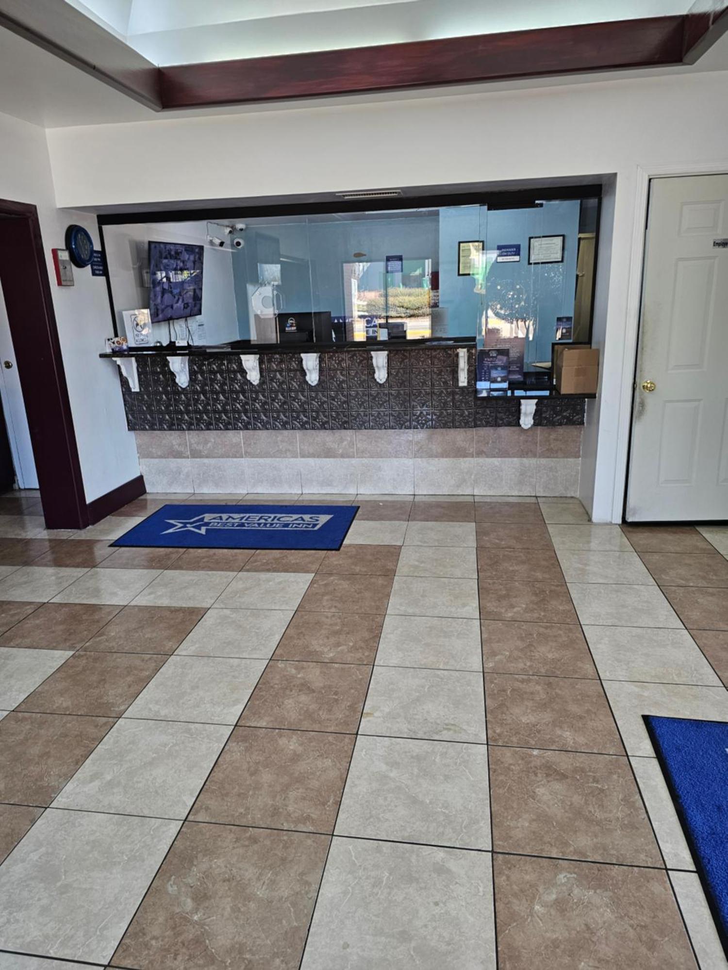 Americas Best Value Inn Стокбридж Экстерьер фото