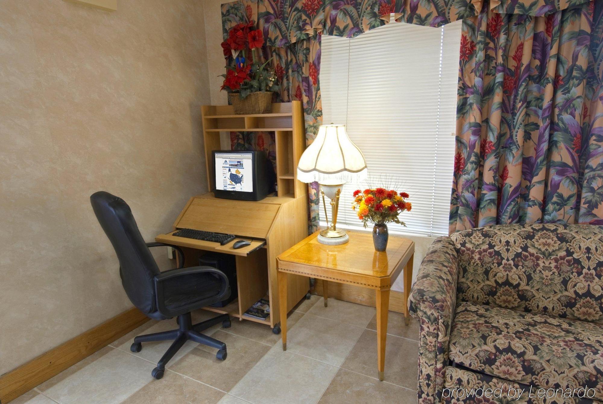 Americas Best Value Inn Стокбридж Номер фото