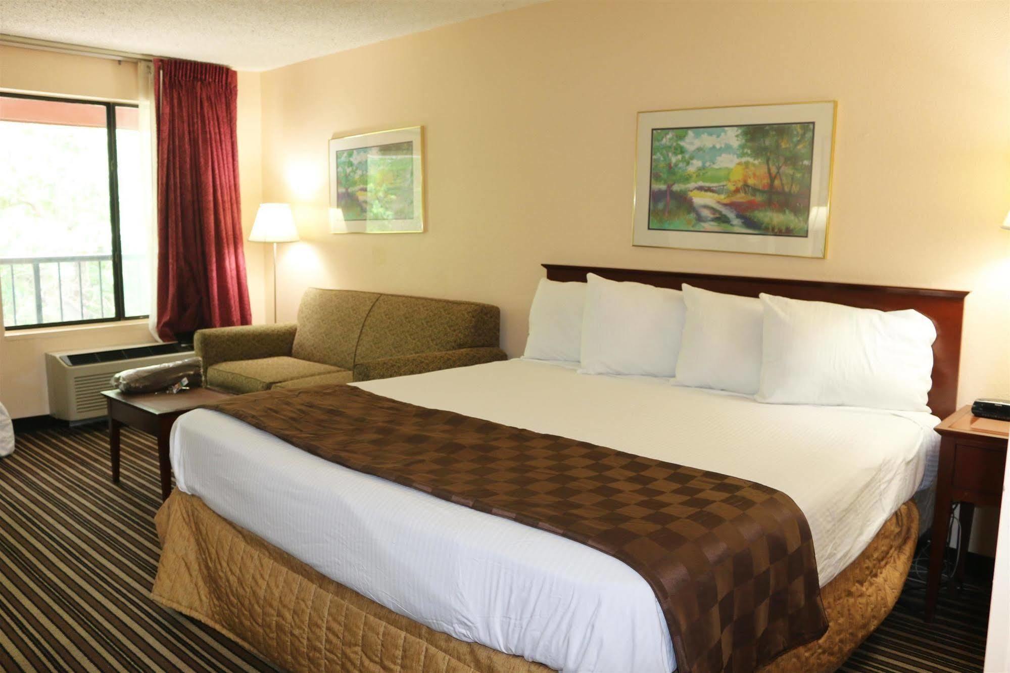 Americas Best Value Inn Стокбридж Экстерьер фото