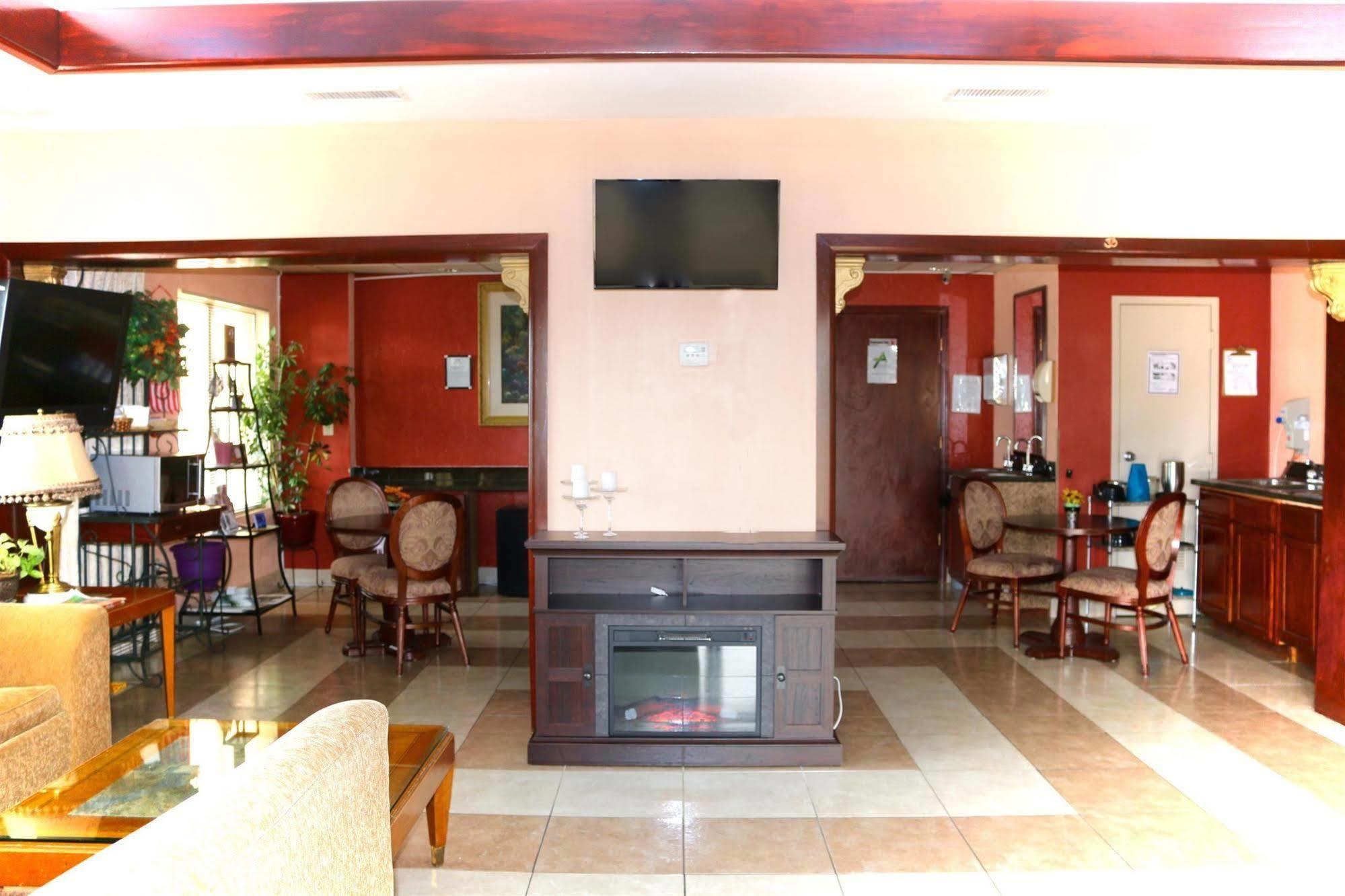Americas Best Value Inn Стокбридж Экстерьер фото